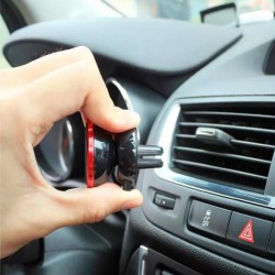 Magnetic car holder for ventilation grille